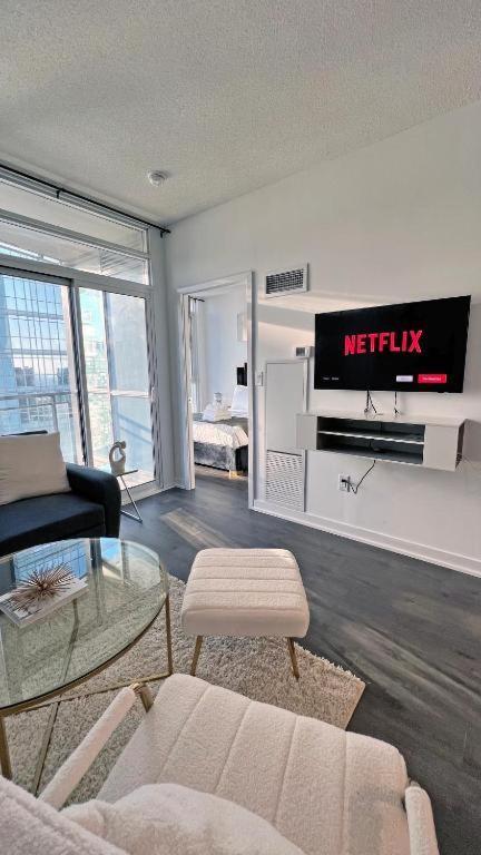 Cozy Condo In Downtown Toronto + Free Parking ภายนอก รูปภาพ