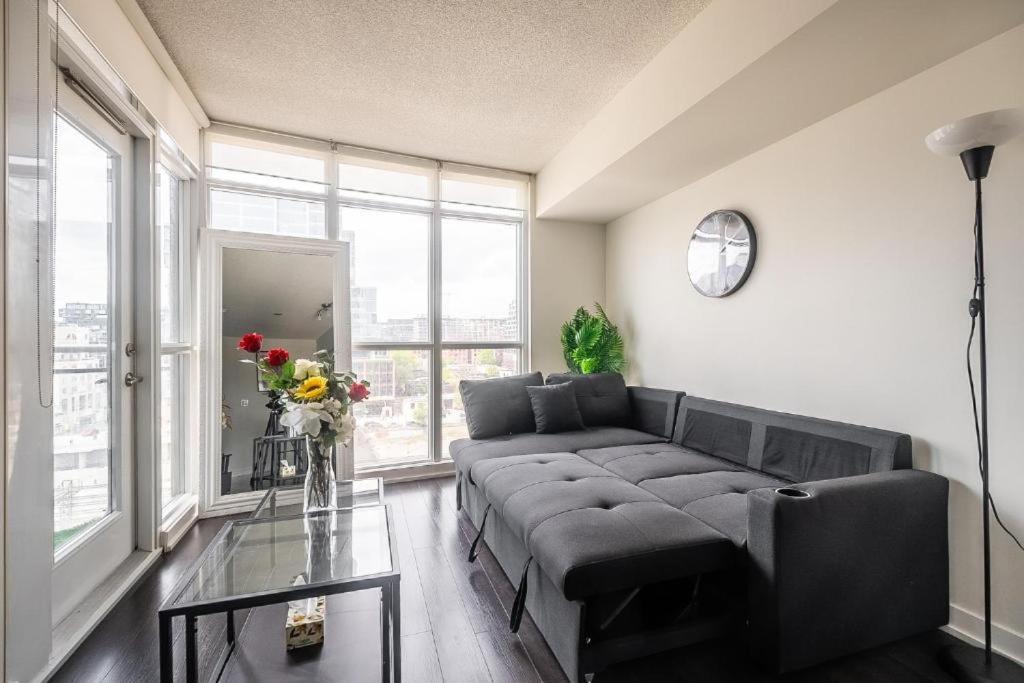 Cozy Condo In Downtown Toronto + Free Parking ภายนอก รูปภาพ