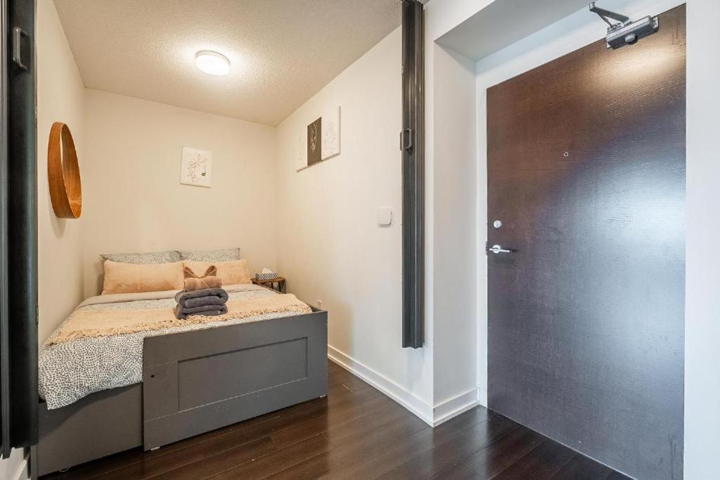 Cozy Condo In Downtown Toronto + Free Parking ภายนอก รูปภาพ