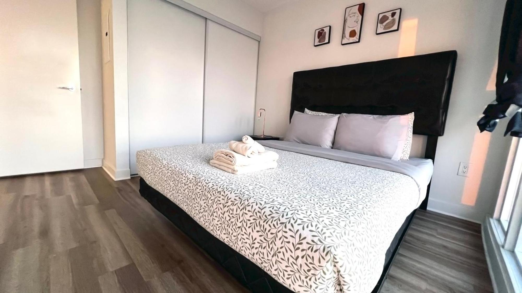 Cozy Condo In Downtown Toronto + Free Parking ภายนอก รูปภาพ