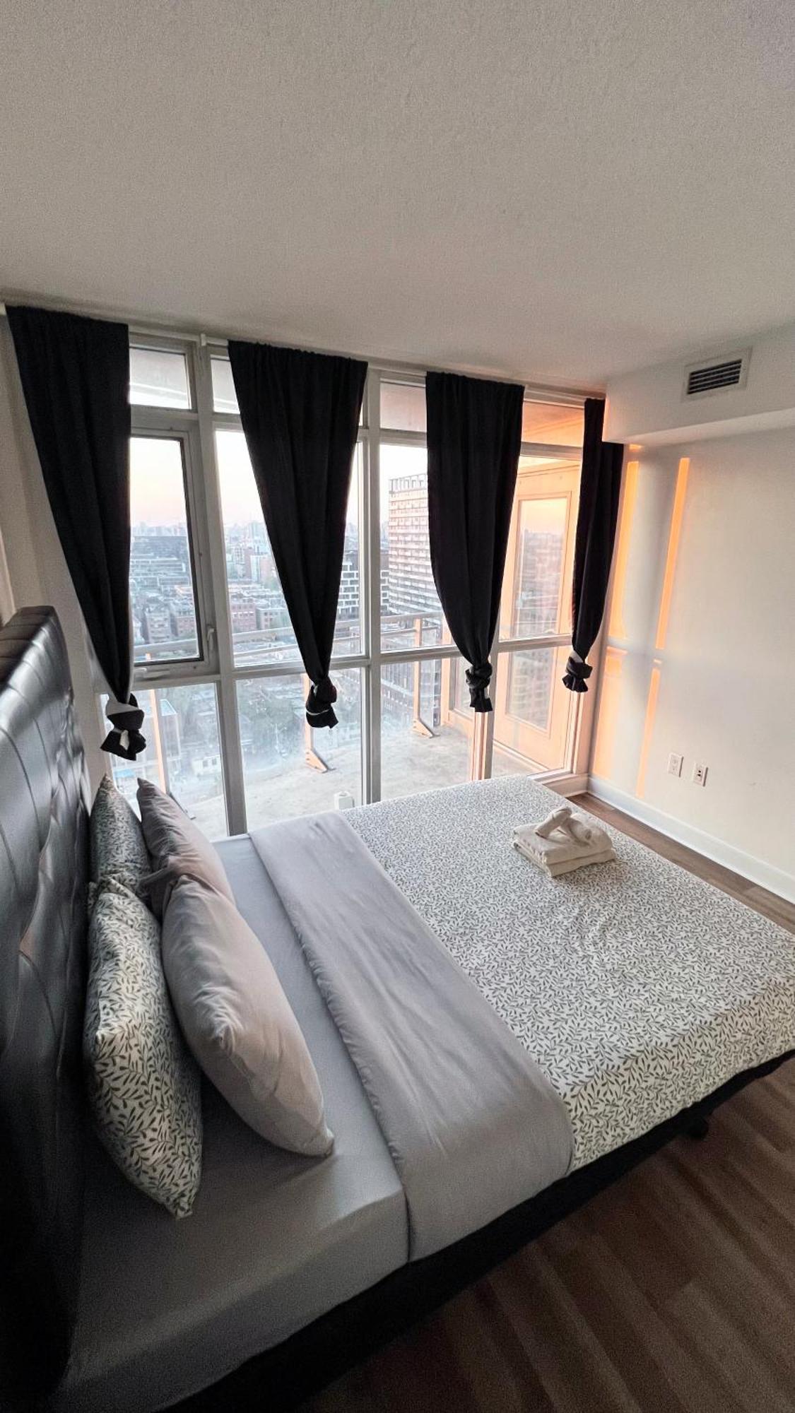 Cozy Condo In Downtown Toronto + Free Parking ภายนอก รูปภาพ