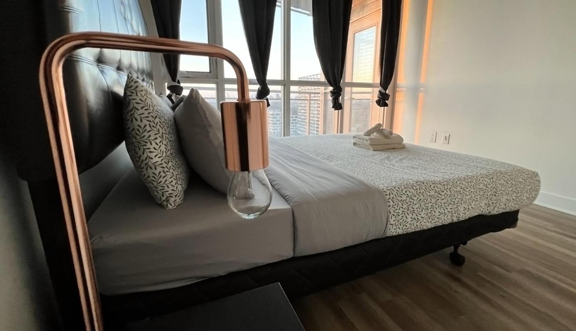 Cozy Condo In Downtown Toronto + Free Parking ภายนอก รูปภาพ