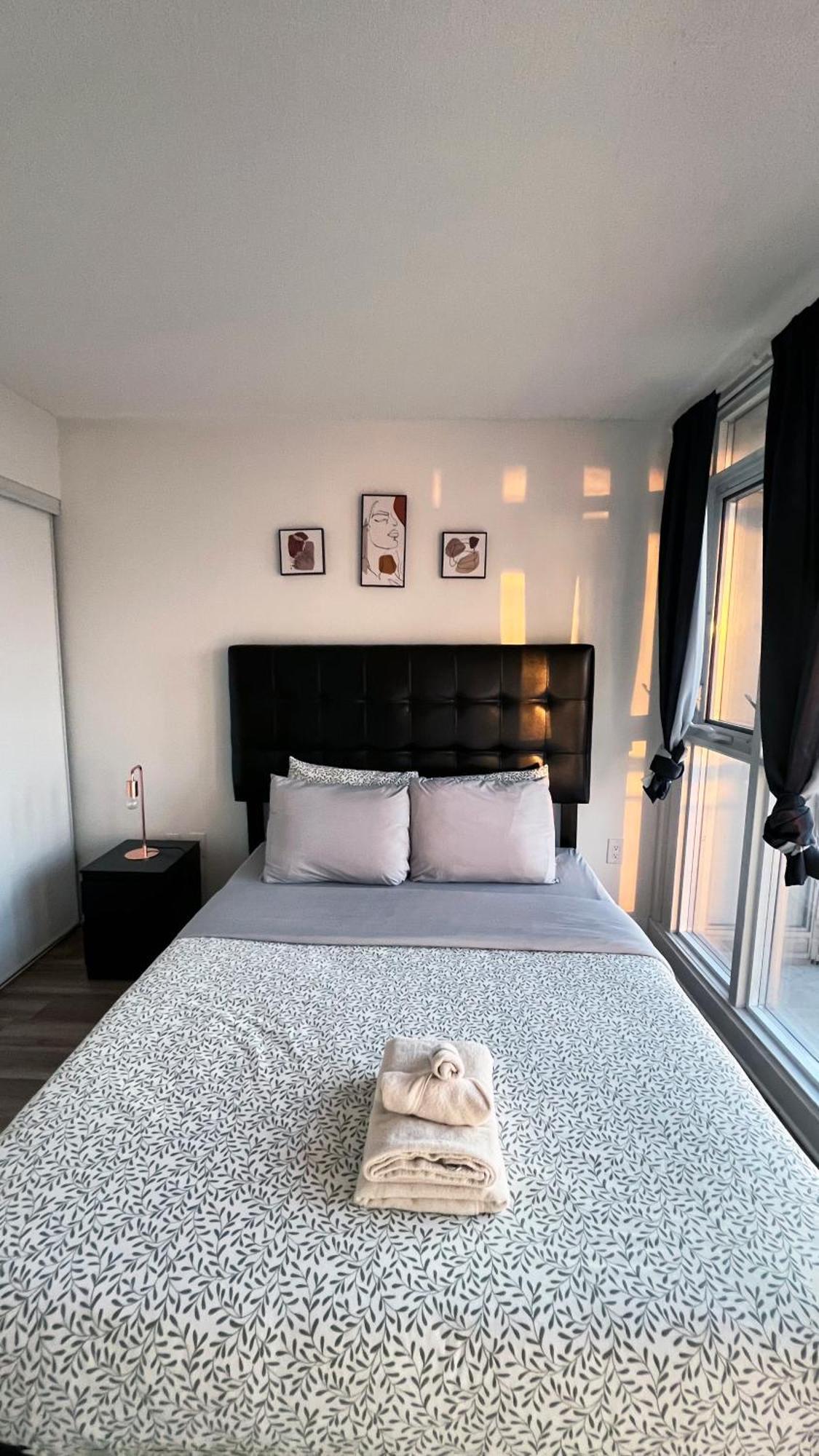 Cozy Condo In Downtown Toronto + Free Parking ภายนอก รูปภาพ